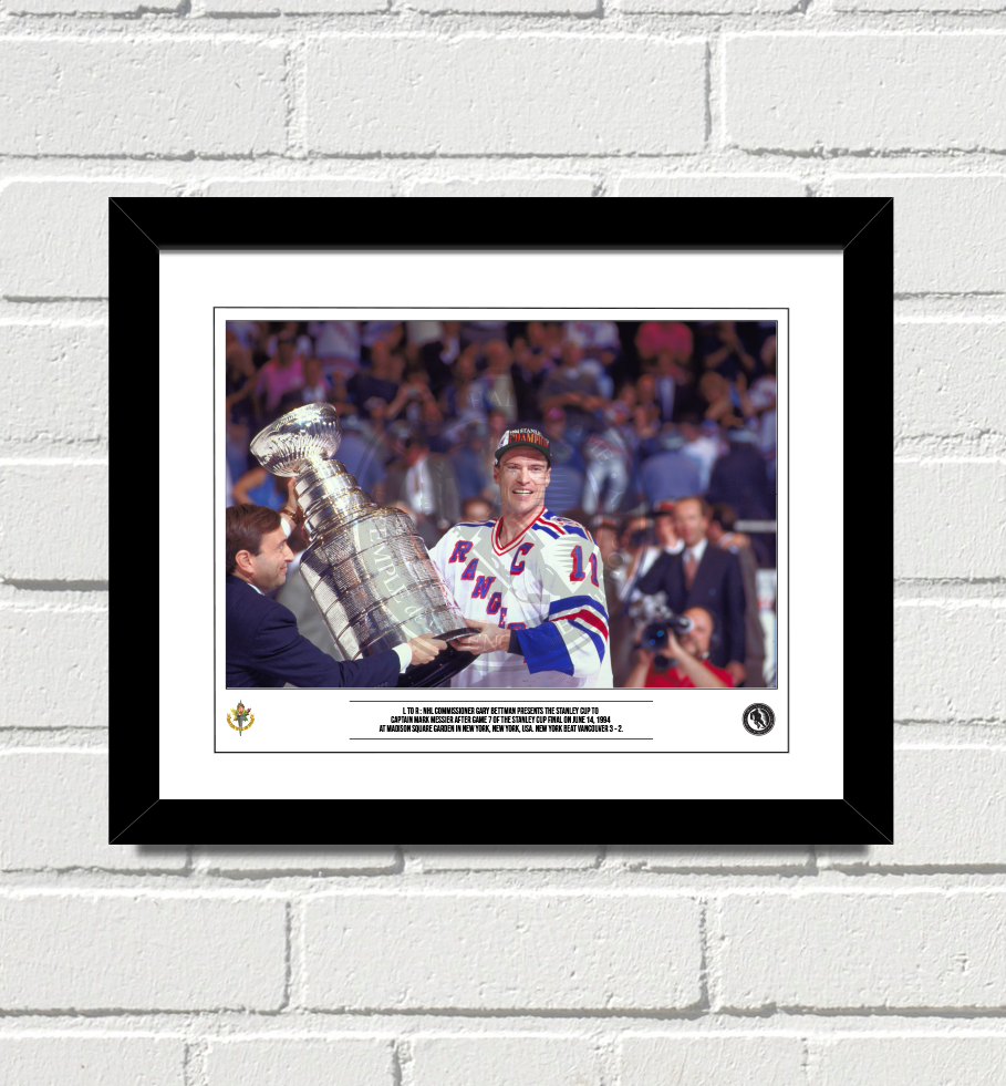 Vintage Hockey framed photo of Mark Messier - New York Rangers