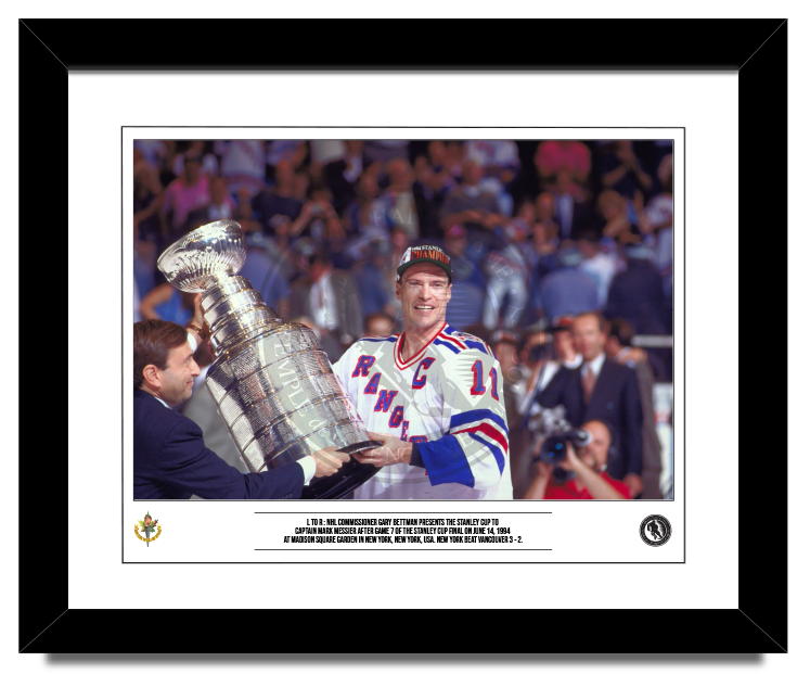 Vintage Hockey framed photo of Mark Messier - New York Rangers